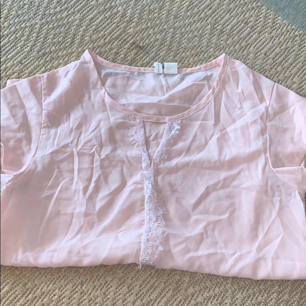 super cute blouse!